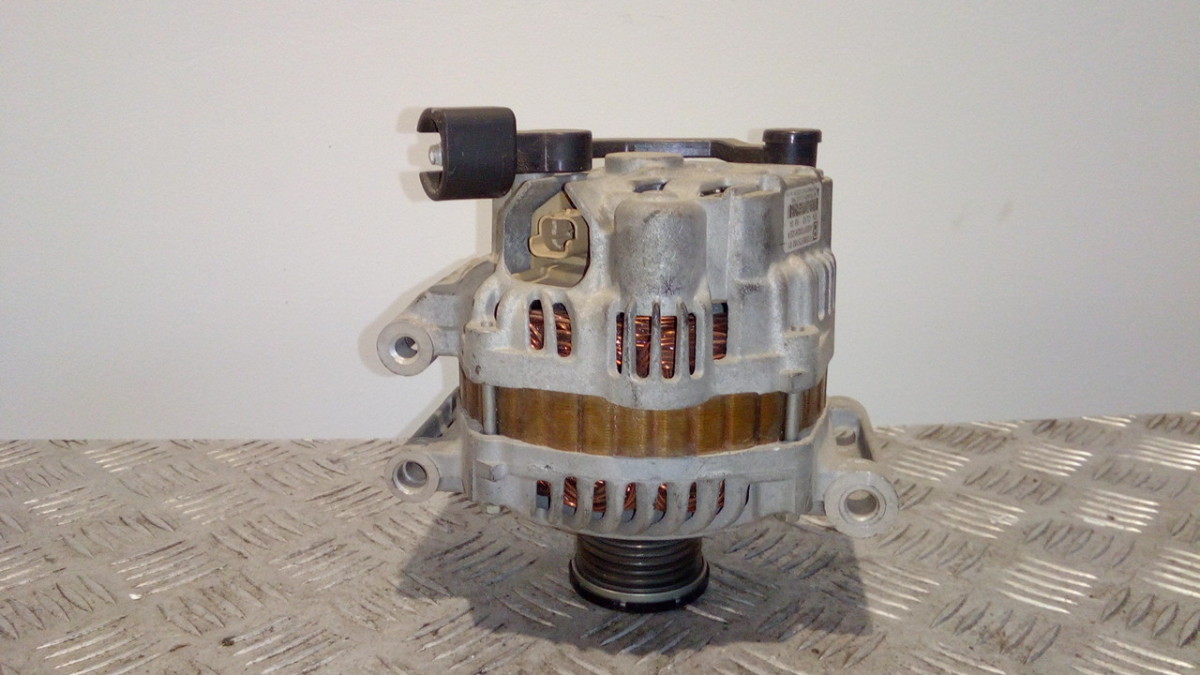 Alternatore A003TG5281ZEA V75857518001 Usato